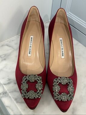 NWOT Manolo Blahnik Burgundy HANGISI 50 Satin Size 38 Never Worn